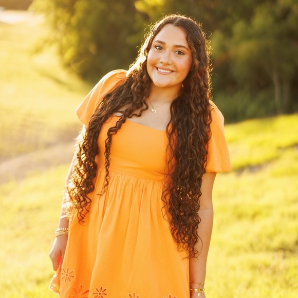 Meet your Posher, Sienna - Picture 1 of 3